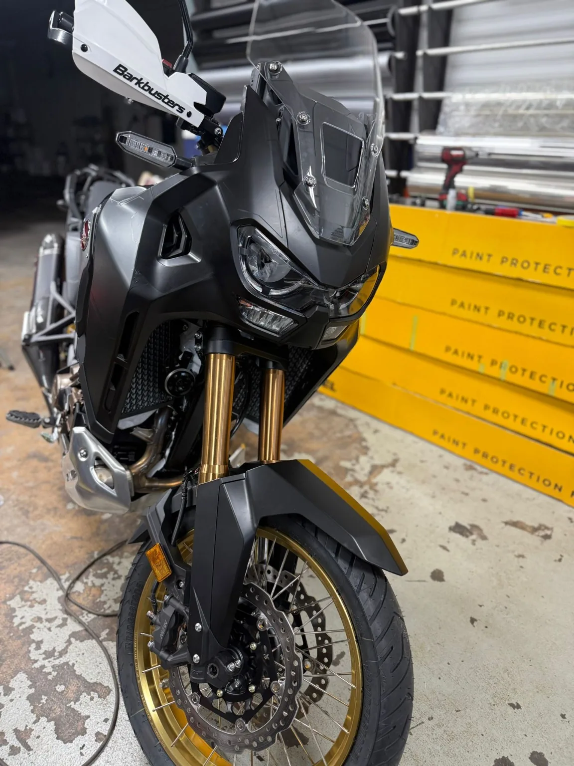 Trabajo de precisión sobre motocicleta