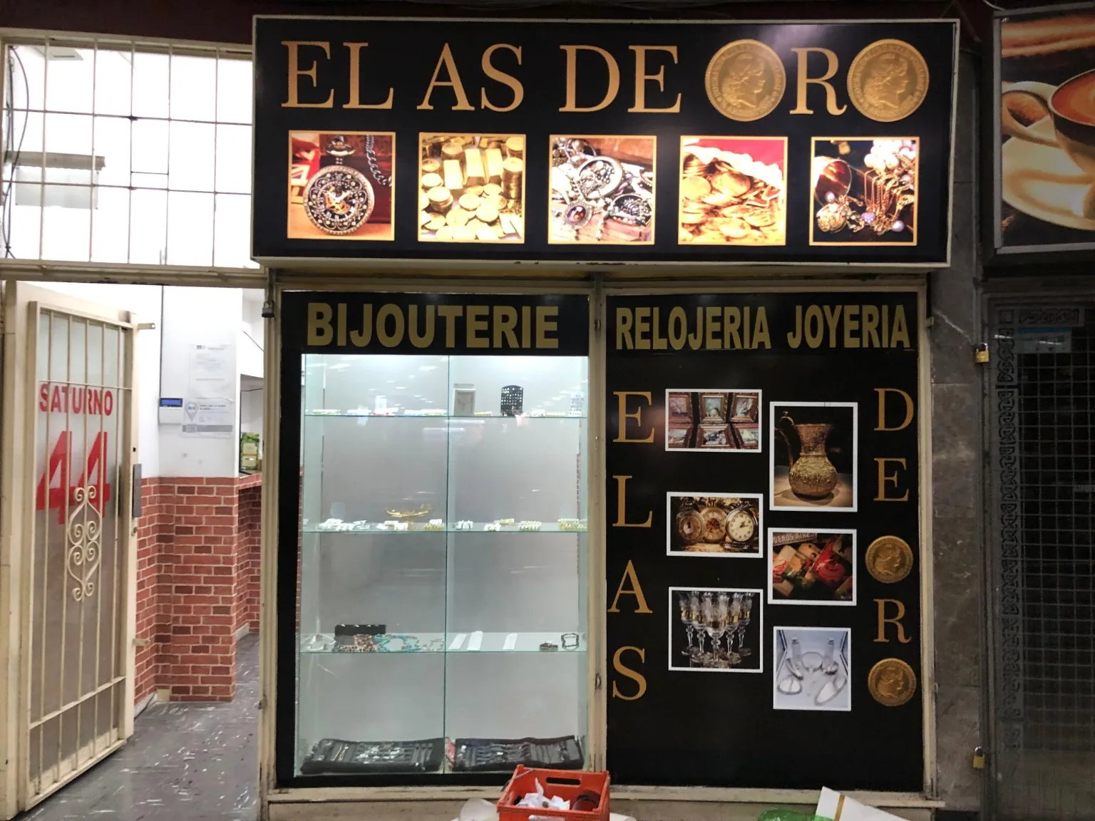 Rotulación gráfica de local de joyería