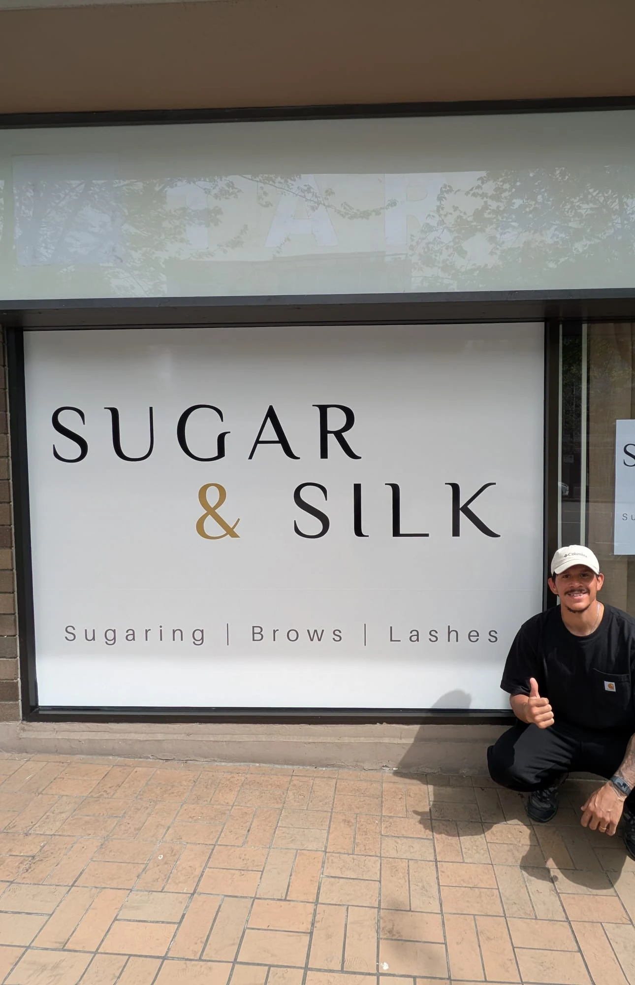 Escaparate Sugar and Silk rotulado en Vancouver