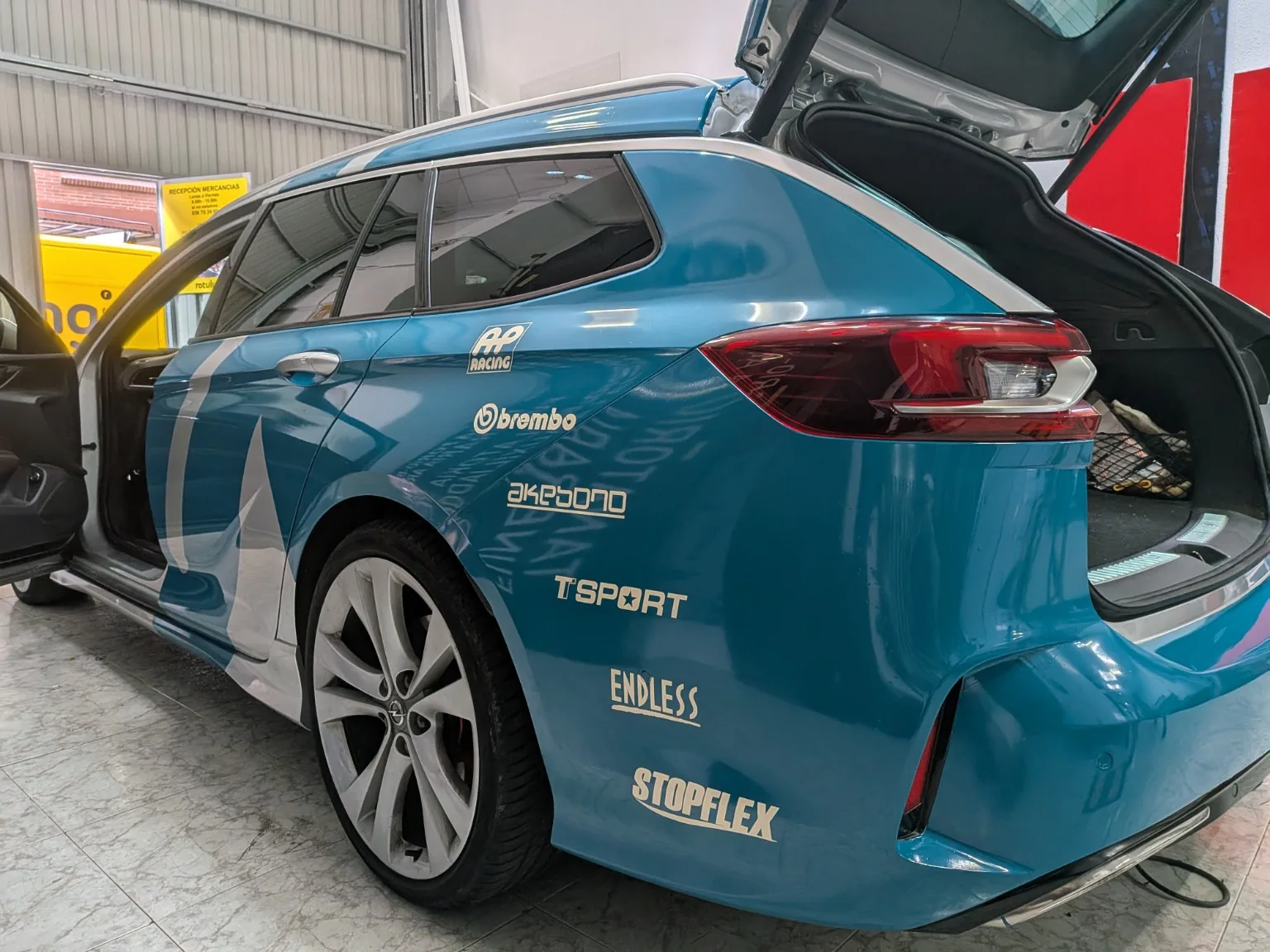 Wrapping parcial de vehículo AVUS Brakes